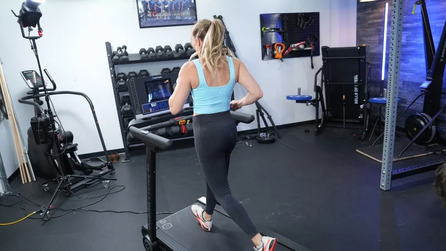 Lindsay running on the Echelon Stride-6s in a gym