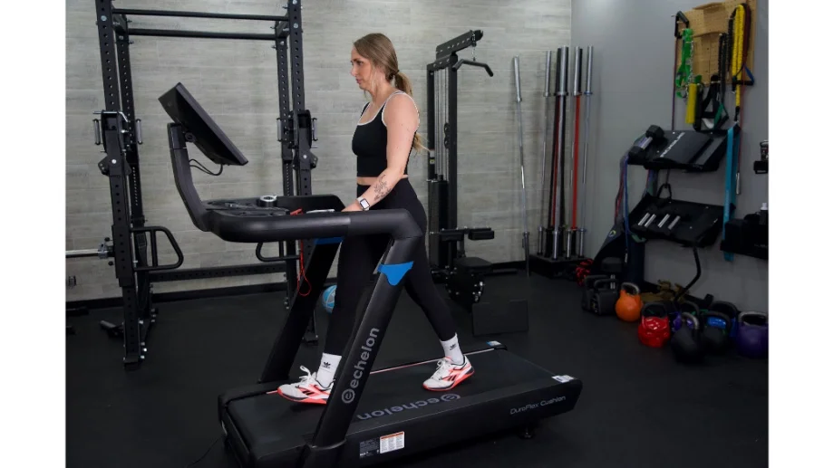 Woman walking on Echelon Stride 8s