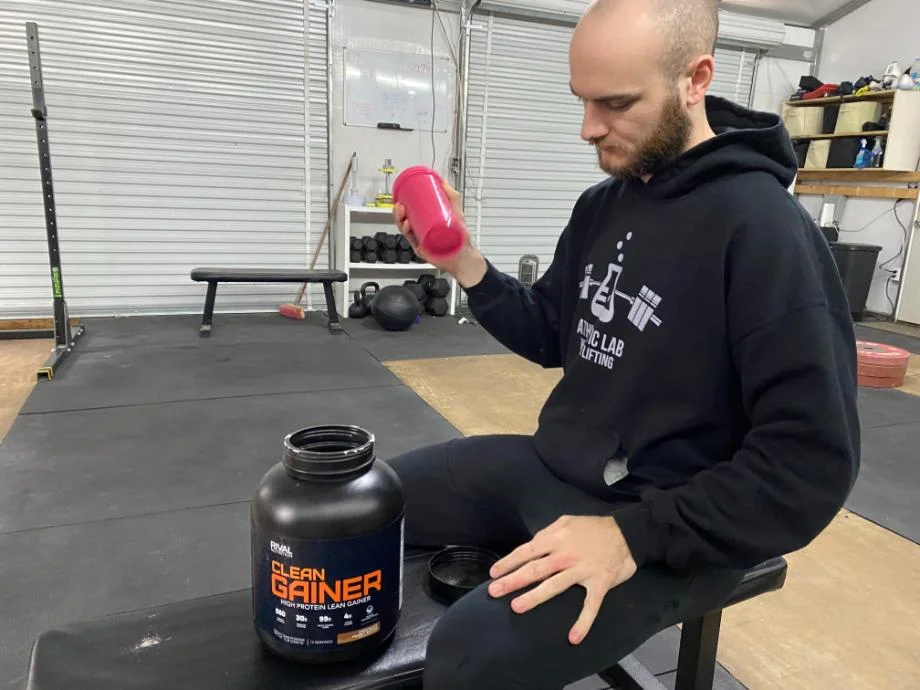 shaking rival nutrition mass gainer