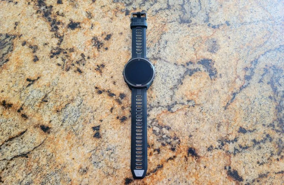 Front of the Garmin Forerunner 965.