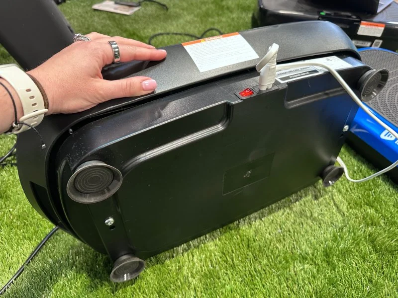 Looking underneath the Merach CV30 Pro Vibration Plate