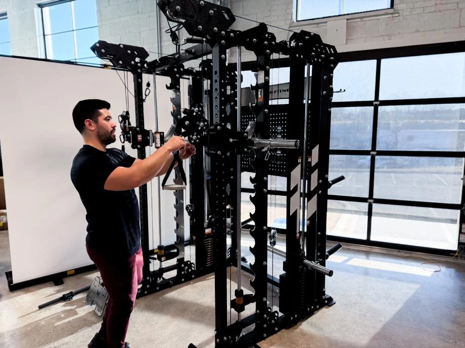 A man adjusts the trolley on the upright of the Major Fitness B17