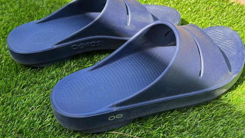 A close look at a pair of OOFOS OOahh Slides.