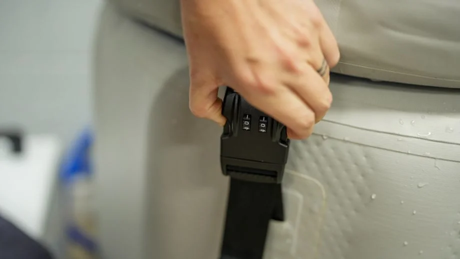 Inergize unclipping buckle