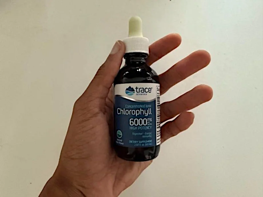 trace ionic chlorophyll in hand