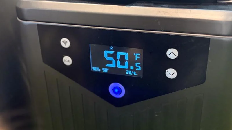 A close look at the Polar Monkeys Cyber Tub Chiller display