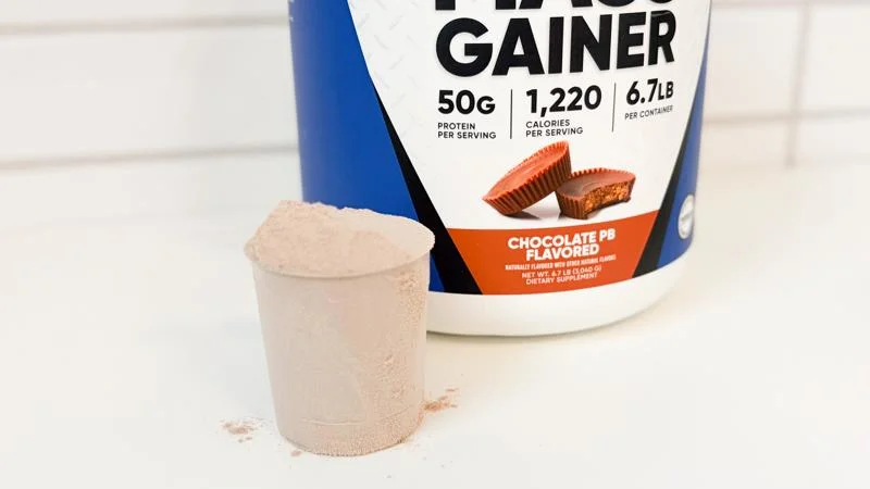 a full scoop of nutricost mass gainer next to the container 2