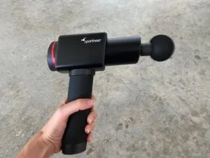 holding sportneer massage gun 2