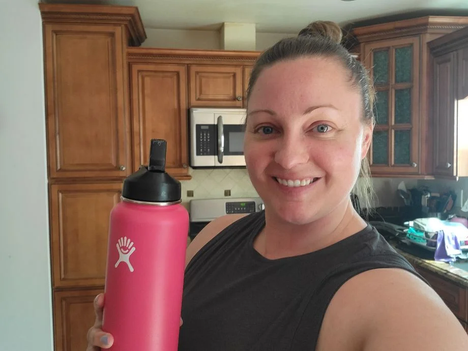 Woman holding a 32-ounce Hydro Flask water bottle