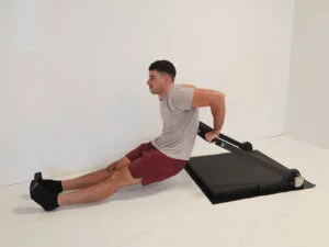 performing triceps dips with isophit trainer