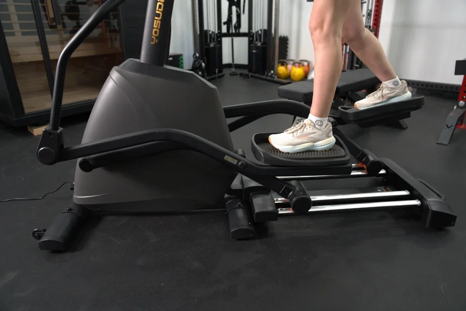 Yosuda Dolphin Elliptical in use by our tester