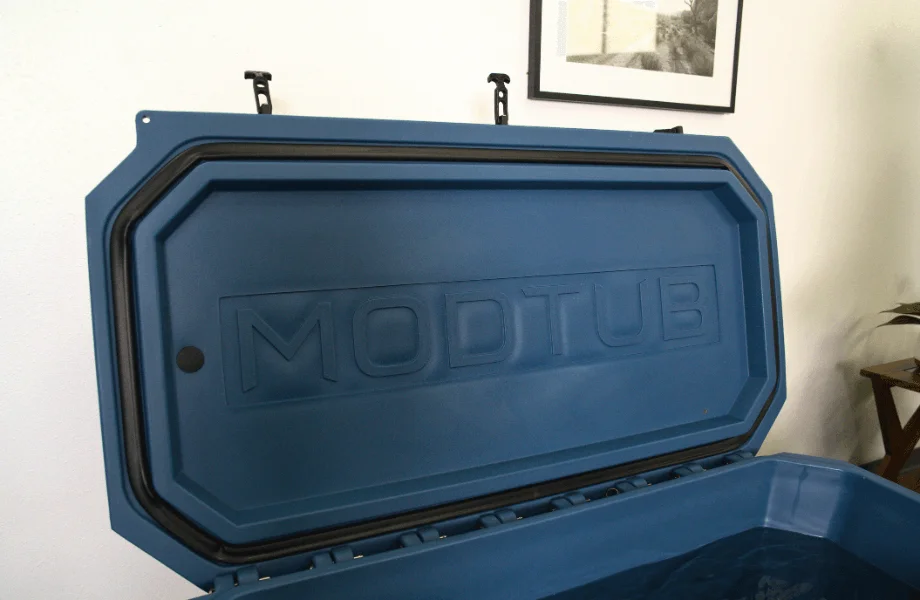 The Modtub 2.0 Cold Plunge's open lid