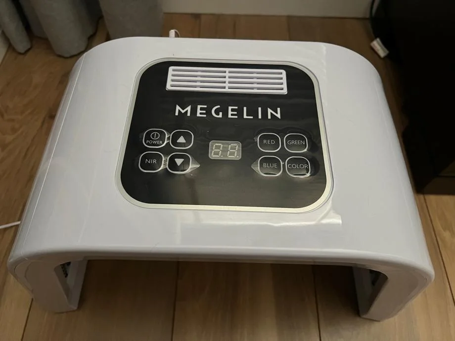 The Megelin Red Light Therapy Machine