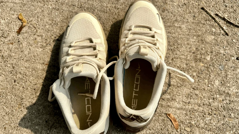 Looking down at a pair of Nike Free Metcon 7 shoes. Looking down at a pair of Nike Free Metcon 7 shoes.