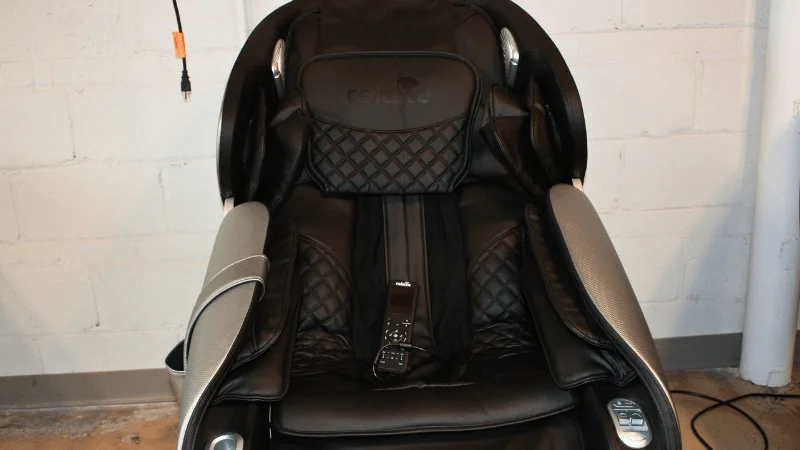 A frontal view of the Relaxe Zero-Gravity Shiatsu Massage Chair's rollers and track