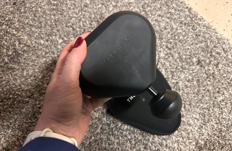 holding the theragun mini