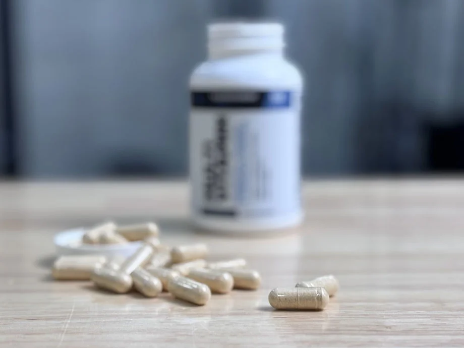 transparent-labs-multivitamin-capsules-in-front-of-bottle