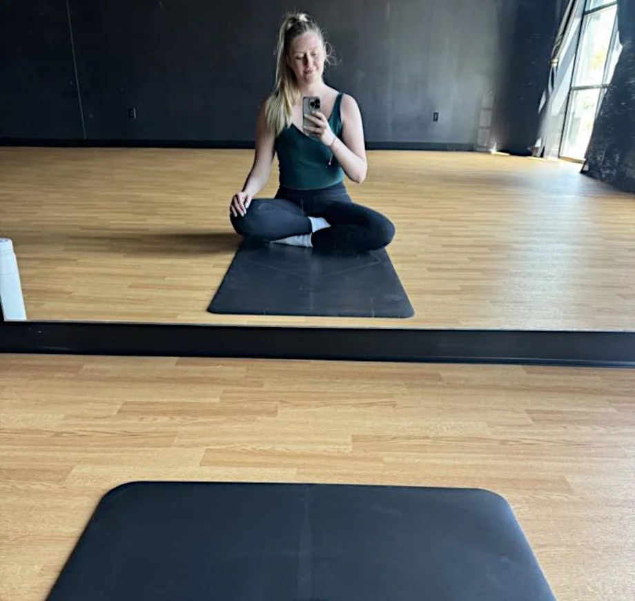 Our tester taking a selfie with the Liforme Classic Yoga Mat