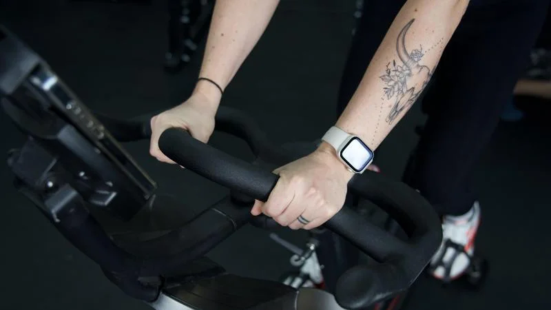 Ergonomic handlebars on the Echelon EX-5 exercise bike