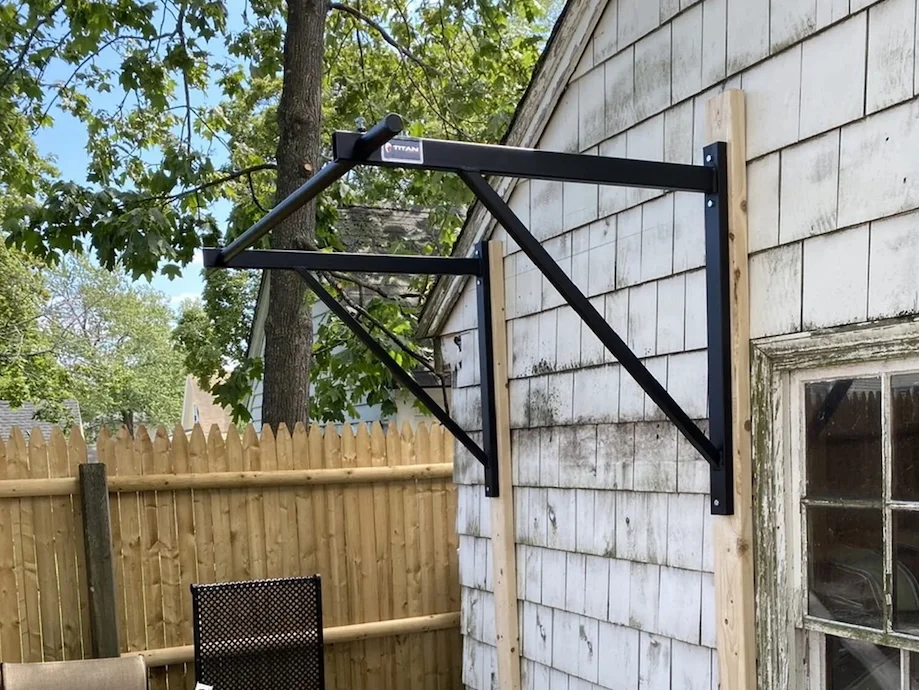 titan wall mounted pull up bar outdoors