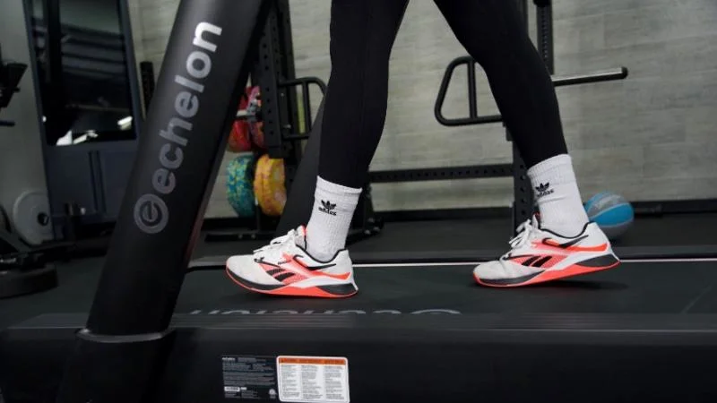Looking at the deck of an Echelon Stride 8s treadmill while in use.