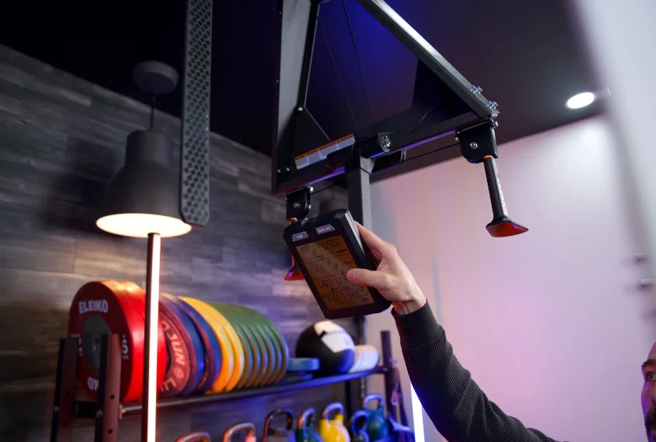 Man folding the LCD screen away on the Torque Relentless Ripper