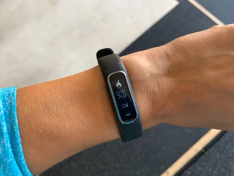 Garmin Vivosmart 4 on a woman's wrist, showing calorie burn for the day.