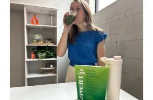 woman_drinking_live_it_up_super_greens