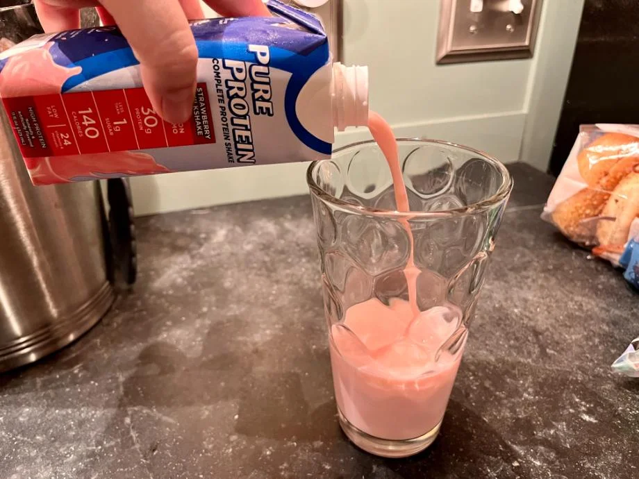 Pure Protein Shake Pour