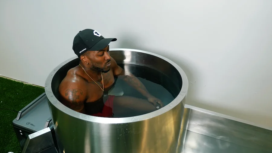 Sitting in the Polar Monkeys contrast edition cold tub