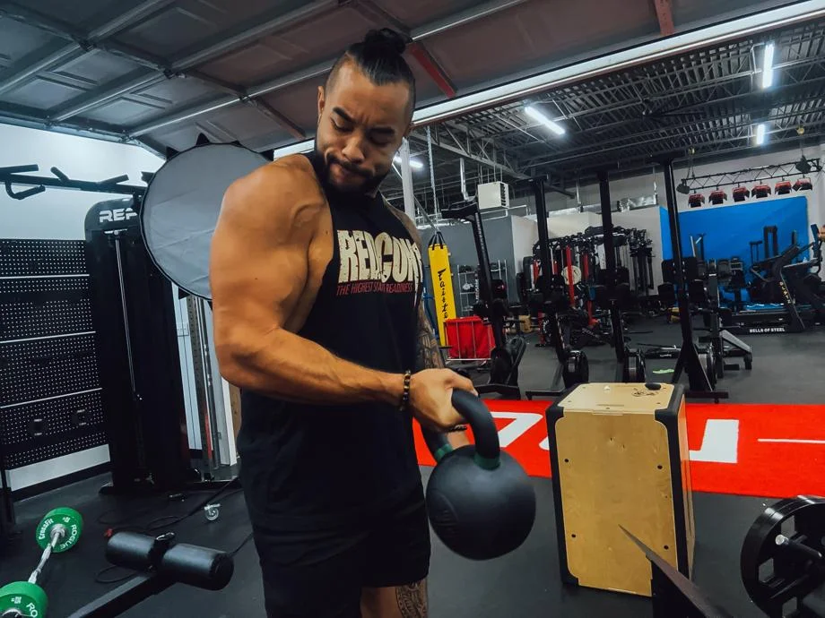 Stephen Sheehan, CPT, CNC, doing curls with the Giant v3 24kg Kettlebell