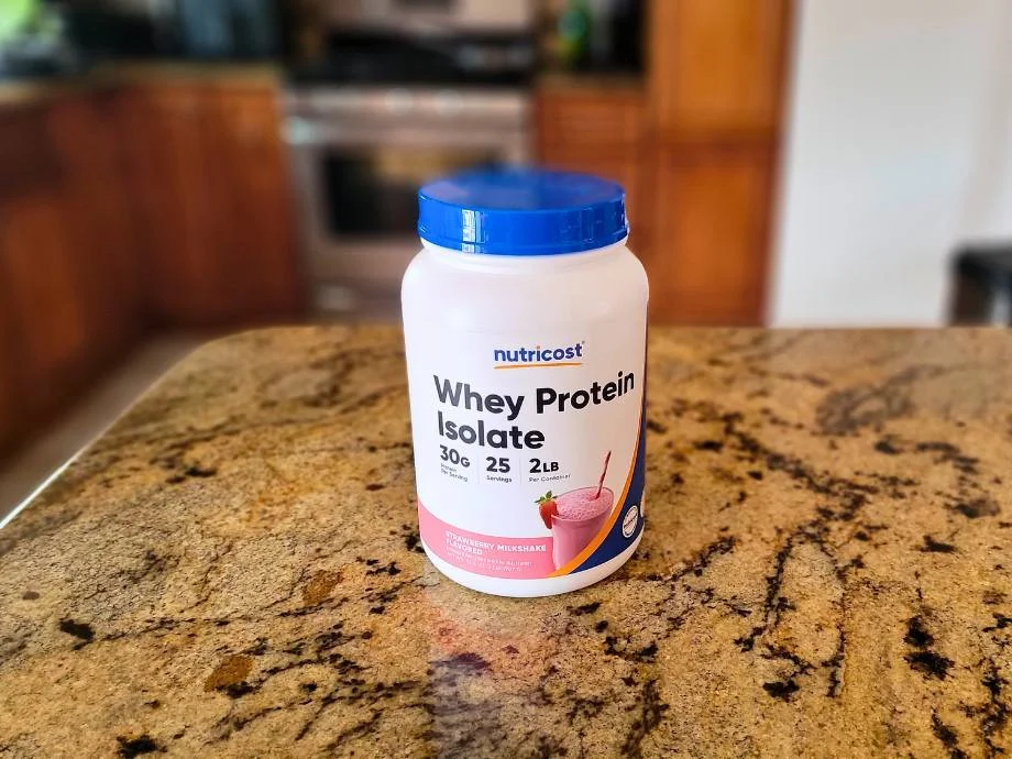 Nutricost Whey Protein Isolate Review (2026): Flexing 30 Grams of Protein—But At What Cost?