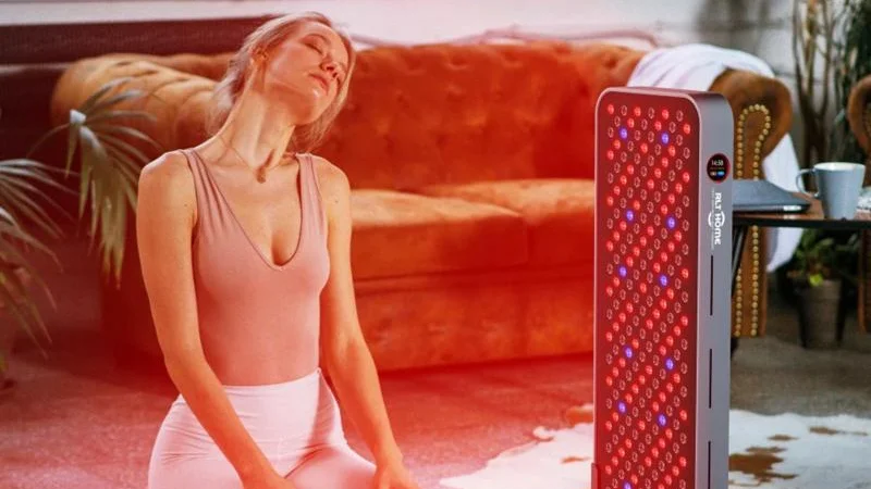 a-person-using-the-rtl-total-spectrum-compact-redlight-machine-while-on-a-yoga-mat A person using the RLT Home Total Spectrum COMPACT.