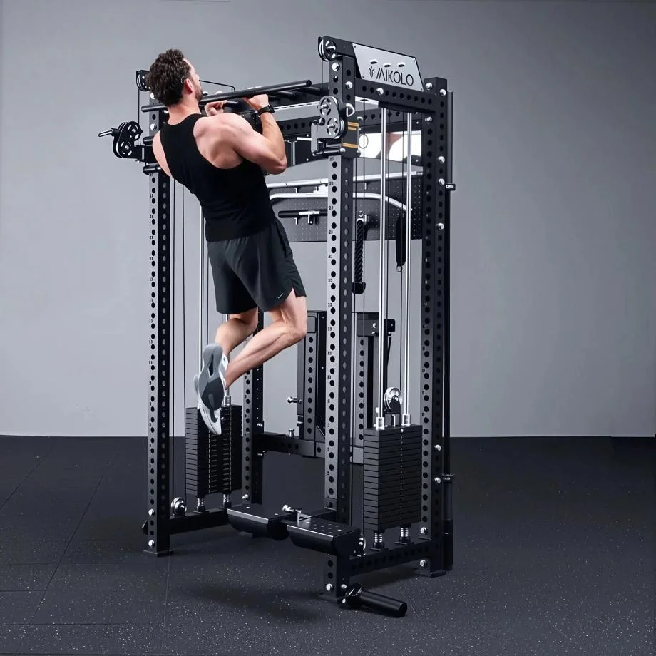 A man performs pull-ups on the Mikolo ANUBIS 2.0 Standard