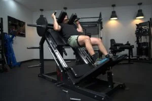 ggr bolt fitness hack squat leg press squat 4