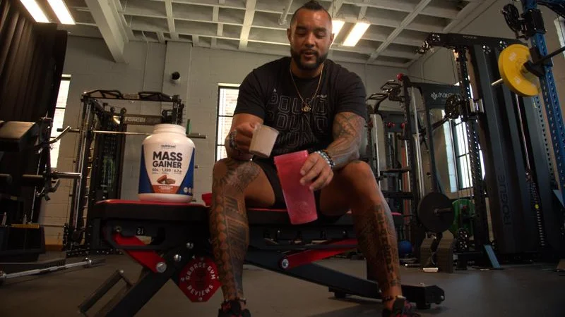 our tester preps a serving of nutricost mass gainer 2