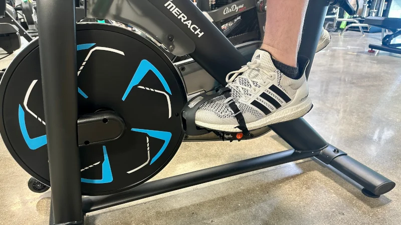 ggr-merach-36s-magnetic-exercise-bike-tester-in-pedal-cages A person's foot in the pedal cage of the MERACH 36S Magnetic Exercise Bike.