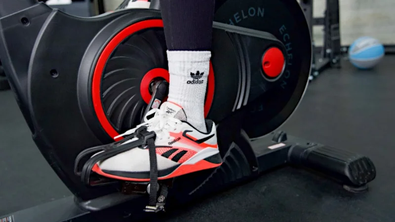 A close look at the device holder on the Echelon EX-5 bike.