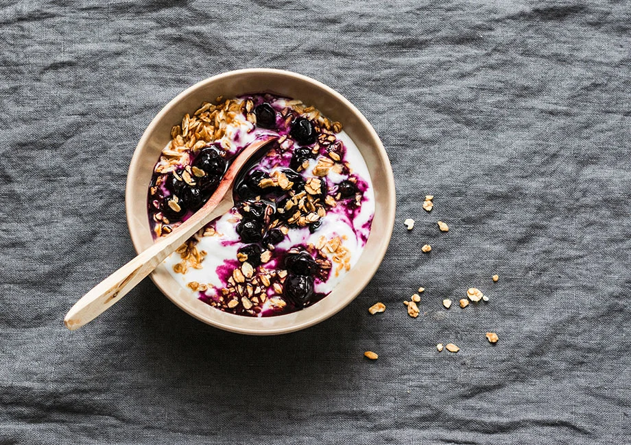 yogurt granola berries bowl
