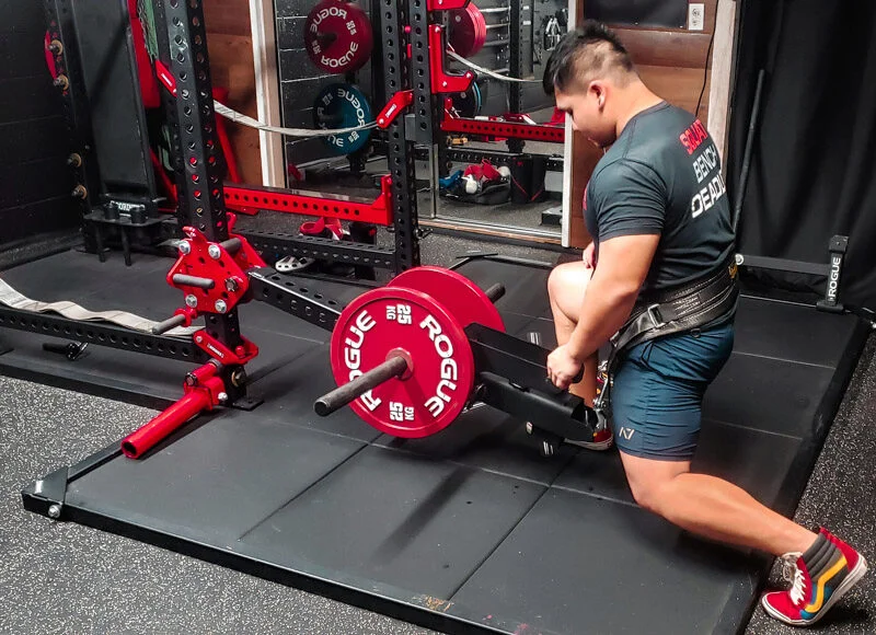 man using the Sorinex J*Squat Belt Squat