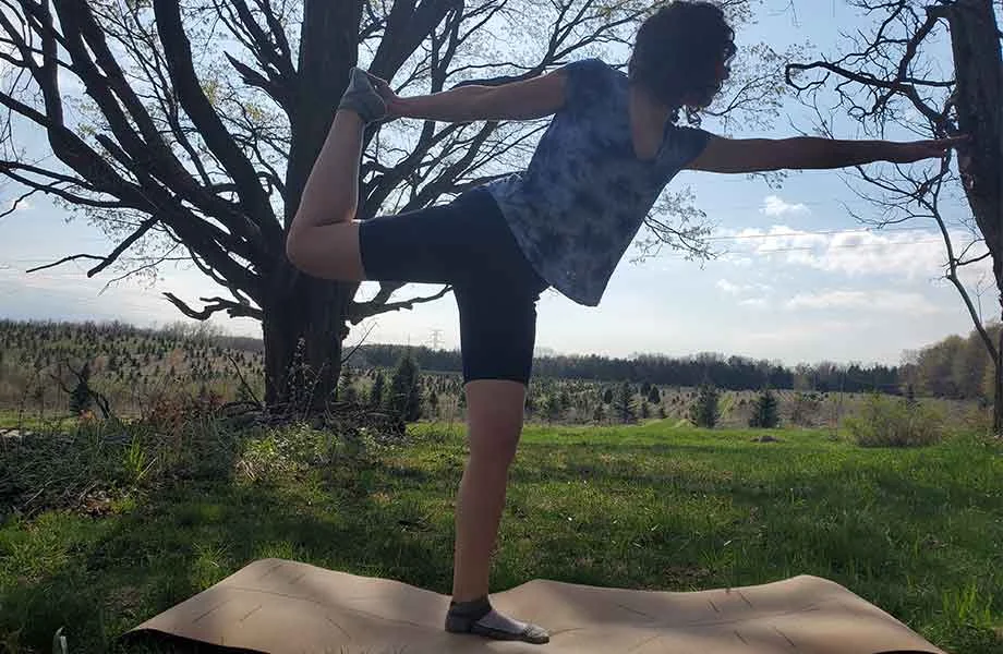 doing yoga in lululemon align shorts