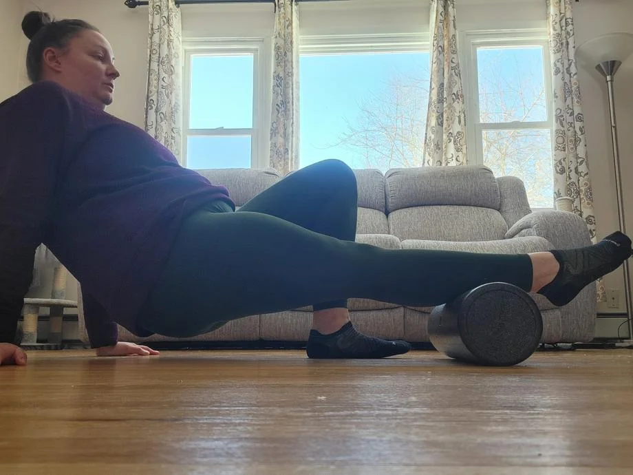 Our tester using the Amazon Basics High Density Foam Roller