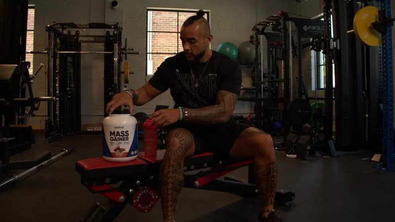 our tester opening a tub of nutricost mass gainer