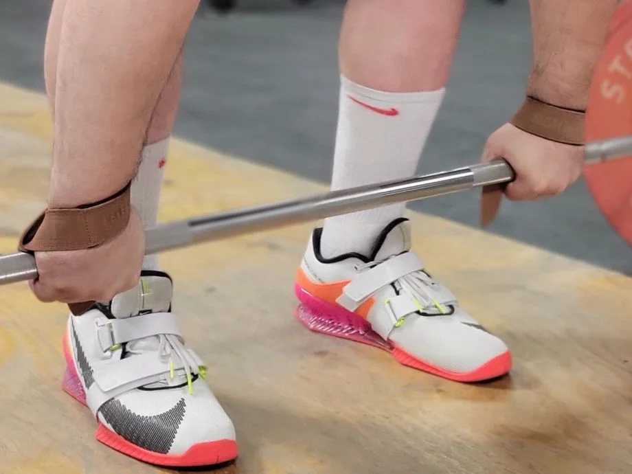 Man using Deselen Leather Straps for a deadlift
