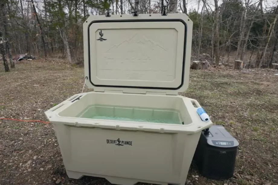 AN image of the Desert Plunge Grizzly Wide 450, open and filled with water