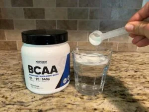 pouring nutricost bcaa