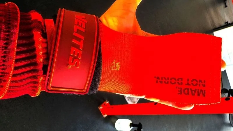 Our tester showing the full-hand coverage of the Velites Hands Grip All-Terrain